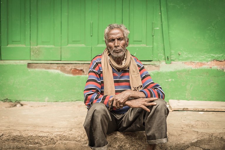 India-Street-Photography-Oooty-Tamil-Nadu-Old-Man-Scarf.jpg