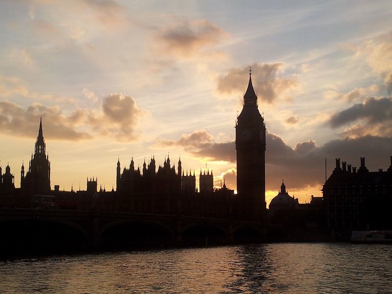 Thames westminster and big  ben.jpg