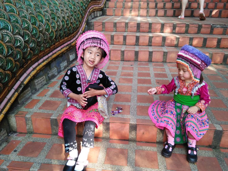 25091071338_f03c548d04_k girls on steps of temple.jpg