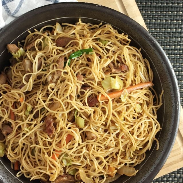 bbq-pork-chow-mein-640x640b.jpg