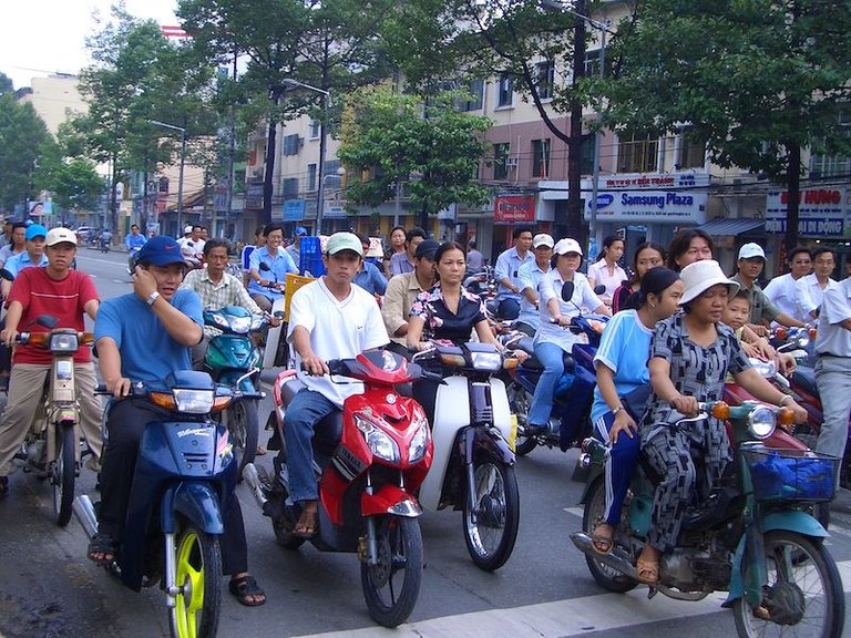 8 Street life in Vietnam.jpg