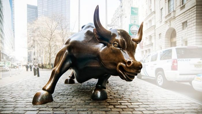 wall-street-bull-statue_c2adf3d4-6eea-4187-846c-fee03af9615e.jpg