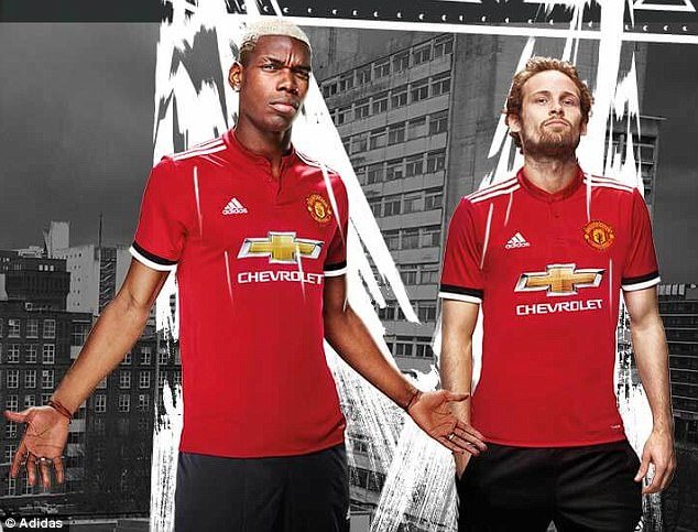 41FBDC0B00000578-4660708-Paul_Pogba_and_Daley_Blind_show_off_the_Manchester_United_home_s-a-49_1499070708518.jpg
