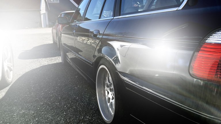 BMW E39 Rear Side View.jpg