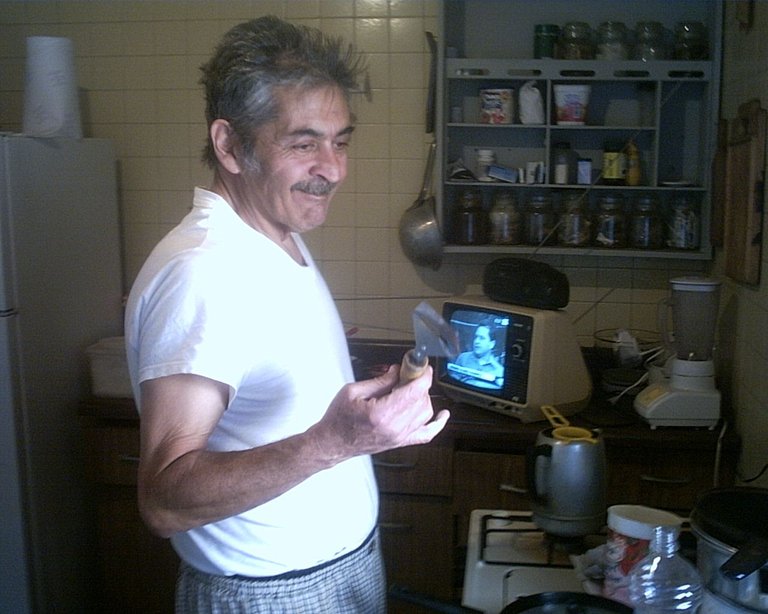 TITO_COCINANDO.JPG