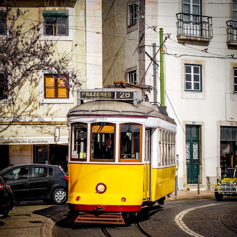 Tram 28 Lisbon.jpg