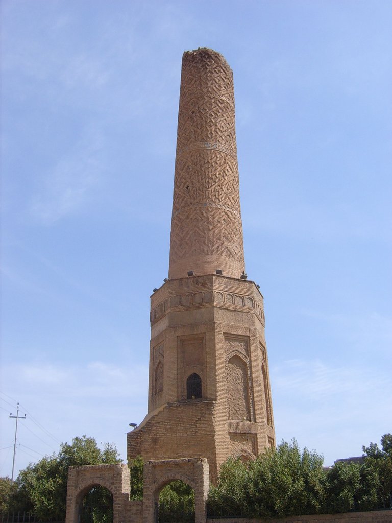 Ruins - Minaret Muzaffariyya 2 20130322.1.jpg