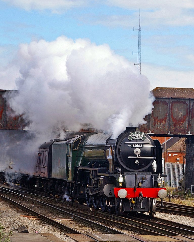 Tornado_into_Westbury_v_8796.JPG