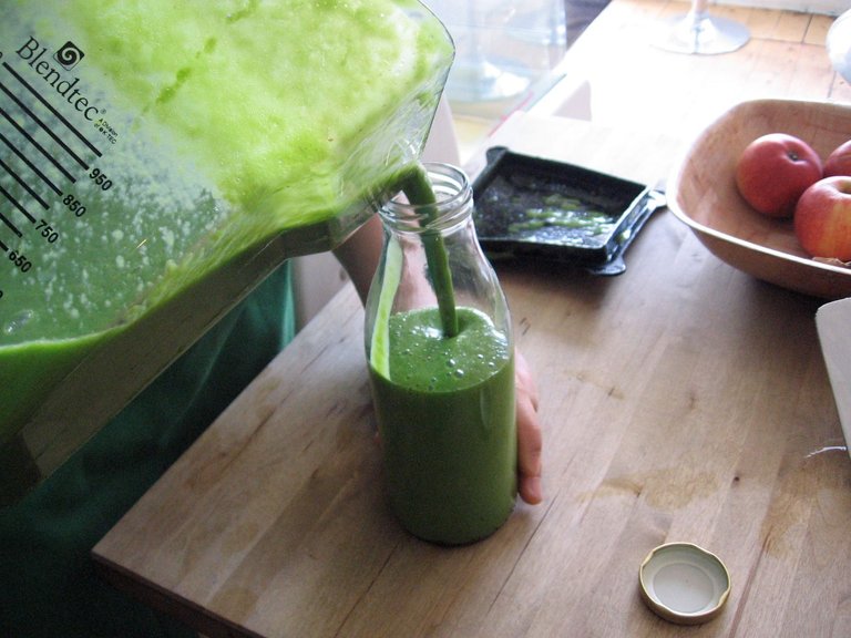 Pouring green smoothie.jpg