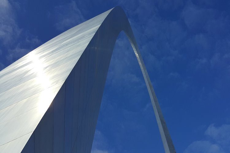 midwest travel blogger st louis arch.jpg
