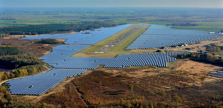 airportpark-neuhardenberg-solar-02.jpg