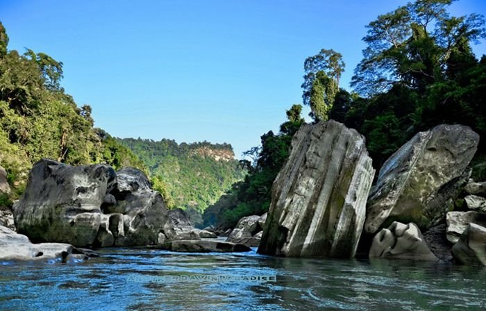 Wonderful rocky way near Nafakhum.jpg