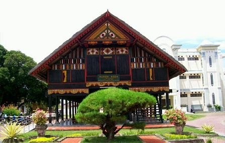 rumah adat.jpg