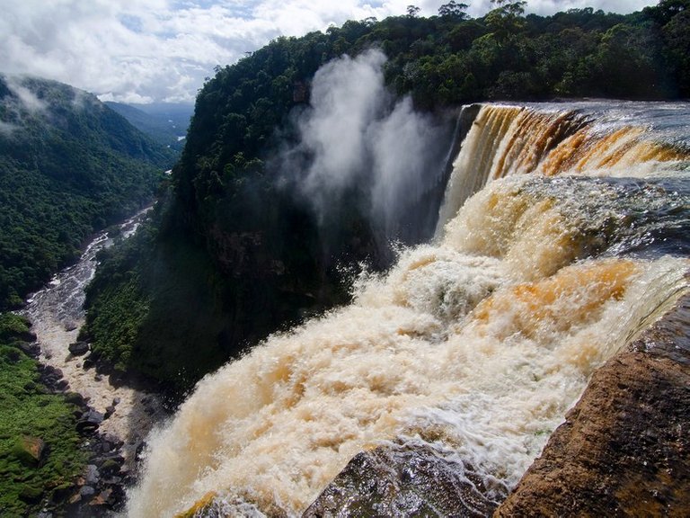 waterfalls-Kaieteur-GettyImages-556449195.jpg