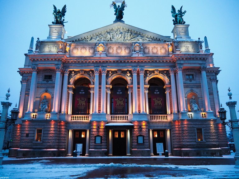 lviv opera house 1.jpg