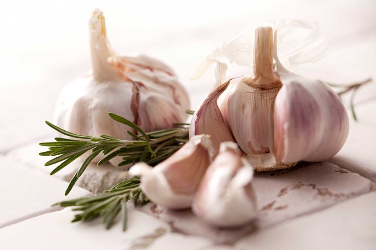 01-foods-prevent-cancer-garlic.jpg