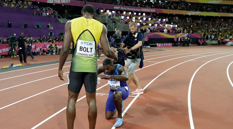 018791400_1502075903-20170805-Kalahkan-Usain-Bolt_-Justin-Berlutut-dan-Meminta-Maaf-AP-1.jpg