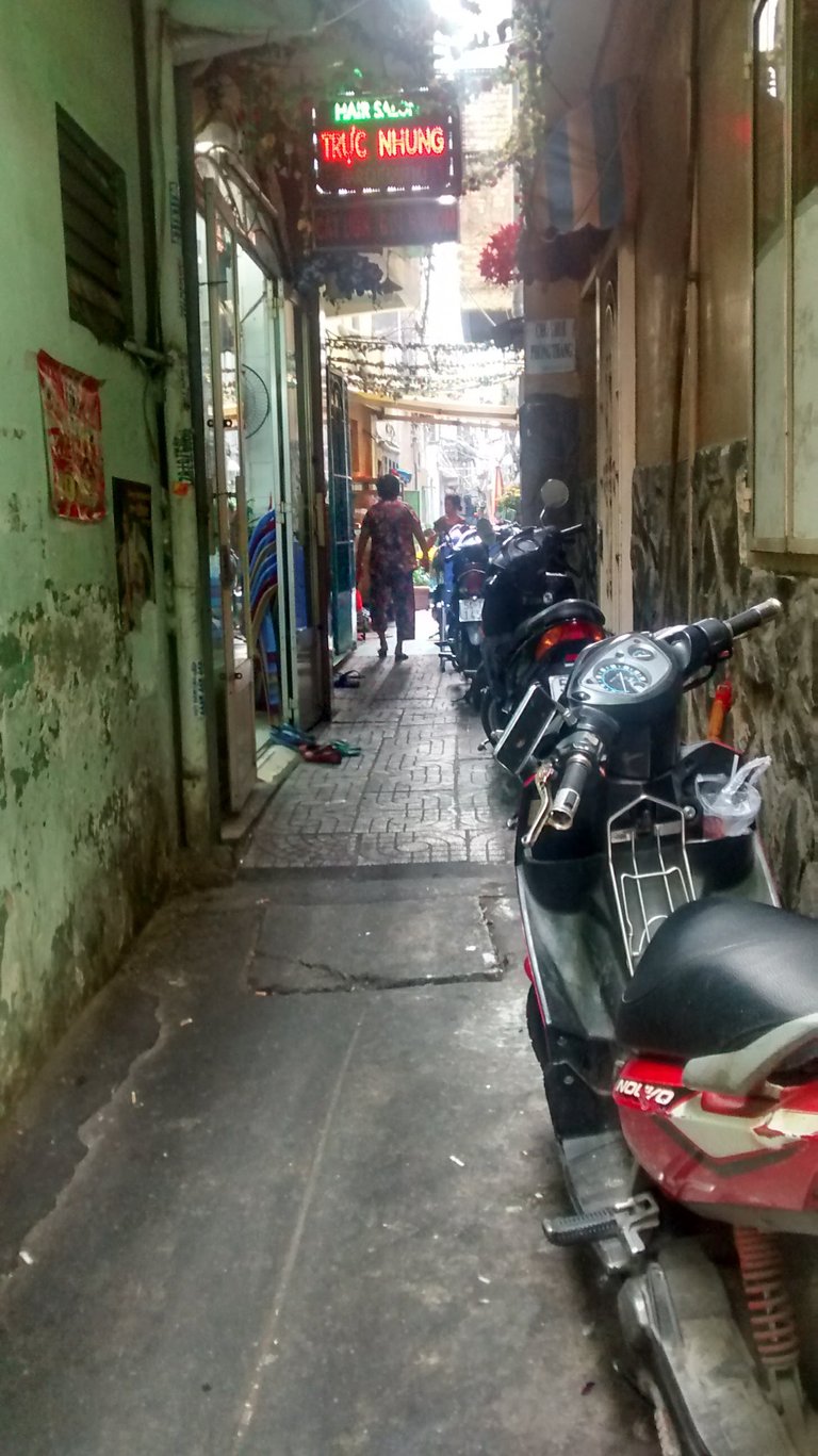 HCMC Street2.jpg