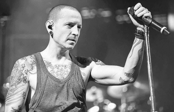 chester-bennington-bw.jpg