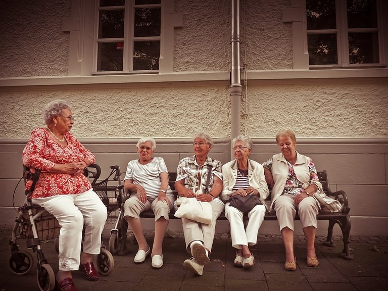 pensioners-1172274_960_720.jpg