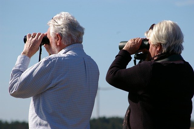 binoculars-2194228_640.jpg