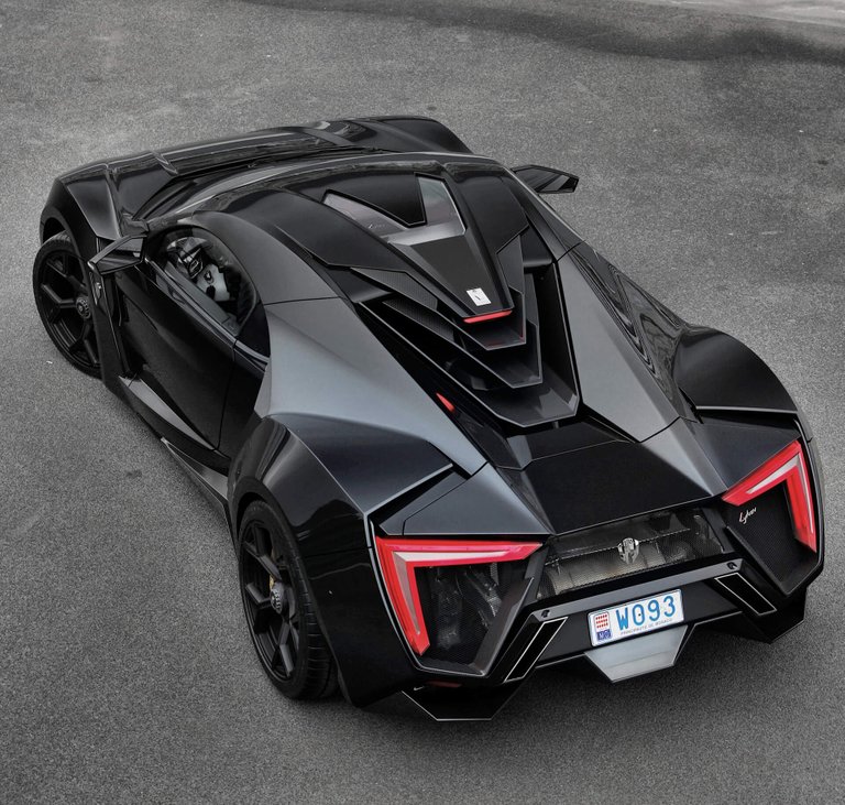 acc_p_e8c1a_wmotors_lykanhypersport_rear.jpg