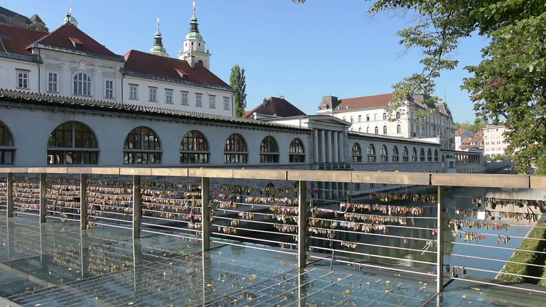 mesarski-most-bridge-in-ljubljanika-river-in-ljubliana-slovenia_rqb2h3l_o_thumbnail-full01.png