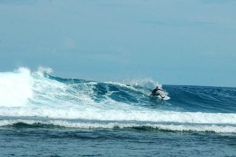 pantaiombaktujuh.jpg