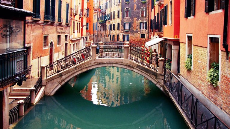 Venice-Bridge.jpg