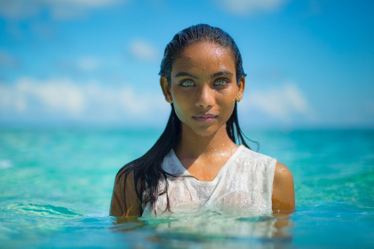 maldiviangirl.jpg