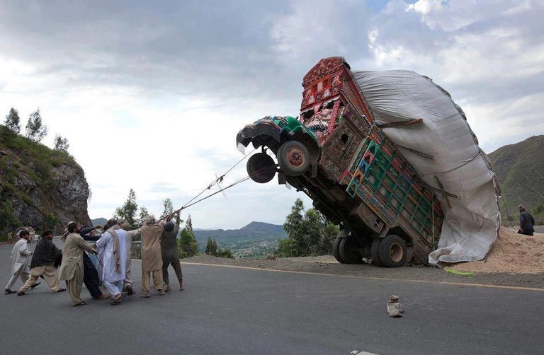 Funny-It-Only-Happens-In-Pakistan-10995.jpg