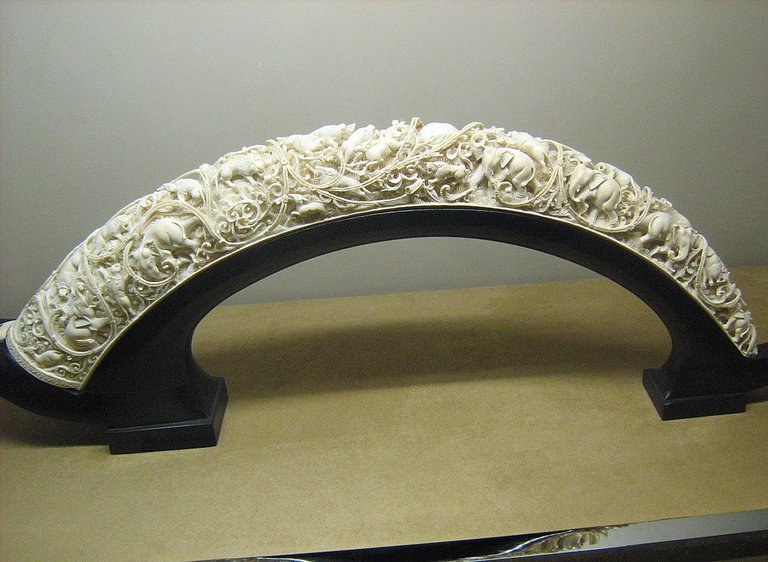 1200px-Decorated_ivory.JPG