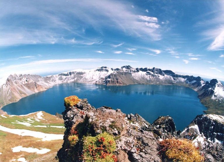 baitou_mountain_tianchi-crater-lake-china-north-korea.jpg