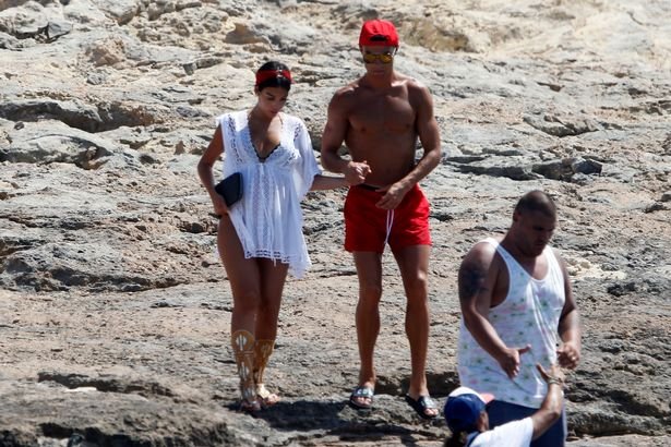 PAY-Cristiano-Ronaldo-and-Giorgina-Rodriguez-go-out-together-to-eat-at-a-restaurant-in-Formentera-enjoy.jpg