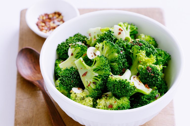 broccoli-with-garlic-and-chilli-28860-1.jpg