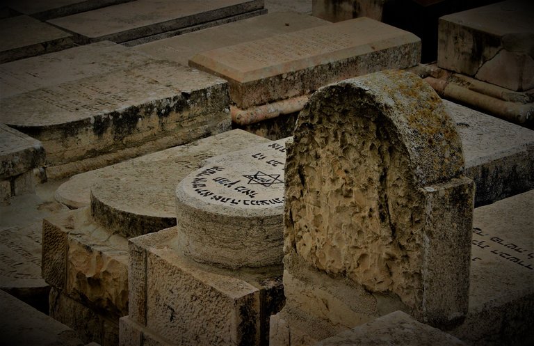 jewish cemetery, Jerusalem.JPG