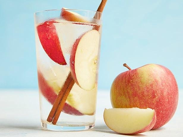 Apple Cinnamon Detox Water.jpeg