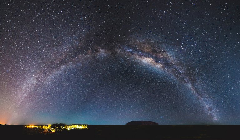 milkyway_uluru.jpg