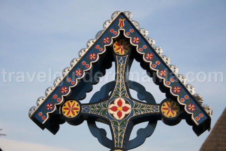 Decorative-woodcraft-in-Maramures-Sapanta-village.jpg