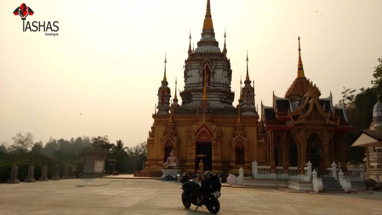 Temples of Mae Cheam Highway.jpg