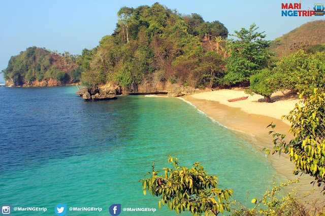 Pantai tiga 3 warna malang mari ngetrip.jpg