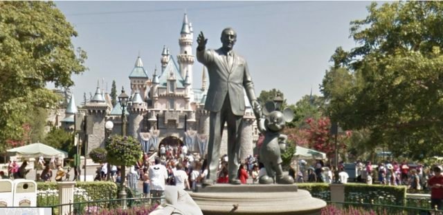 Walt_Disney_Statue.png