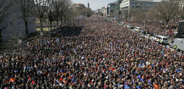 crowd march 4 lives.jpg