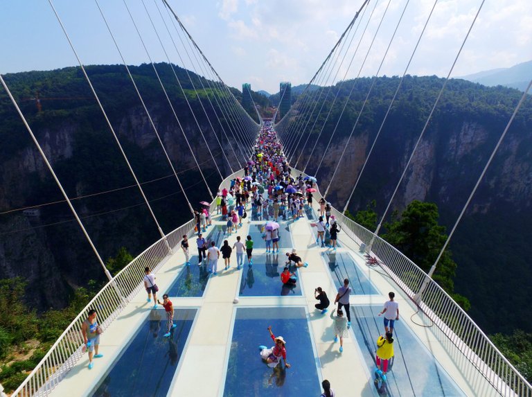 zhangjiajie-grand-canyon-glass-bridge-haim-dotan_dezeen_2364_col_2-1704x1272.jpg
