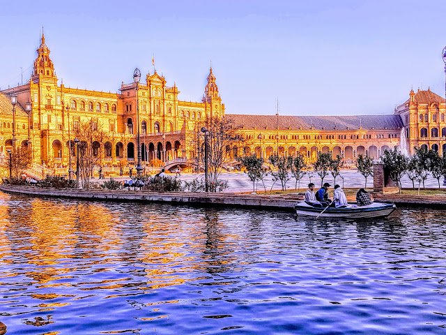 plaza españa sevilla.jpg