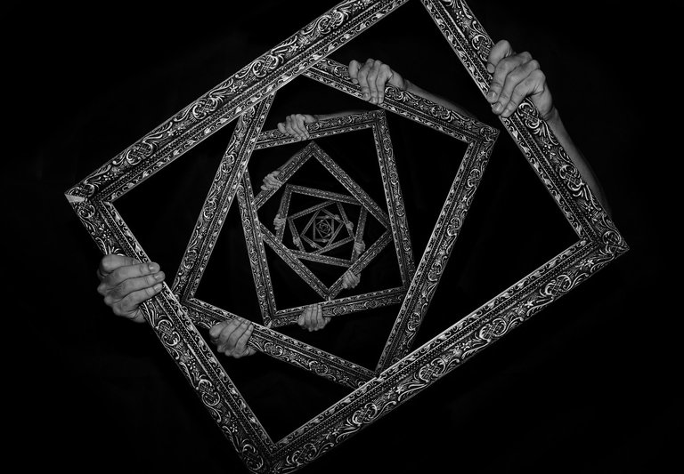 illusion-1877120_1280.jpg