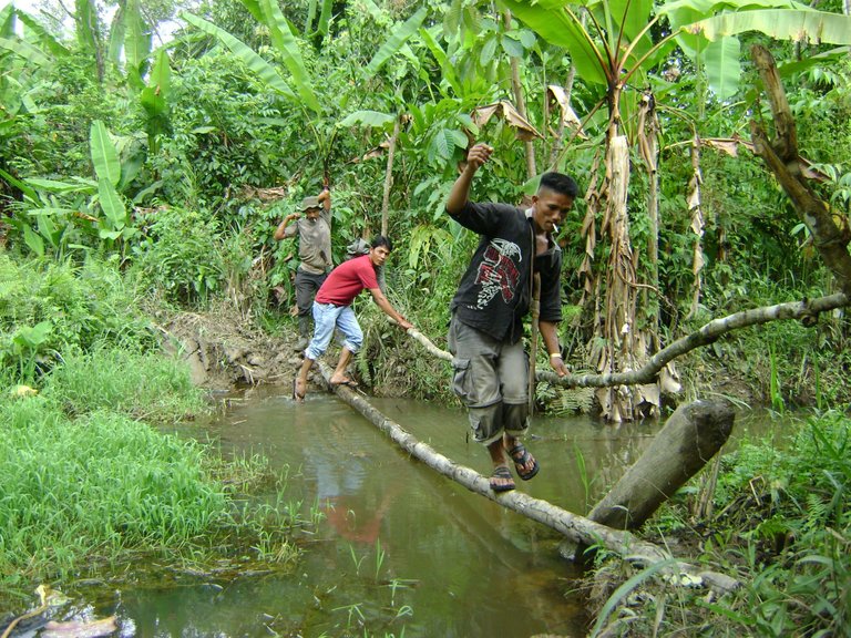 Lewati Jembatan Darurat.jpg