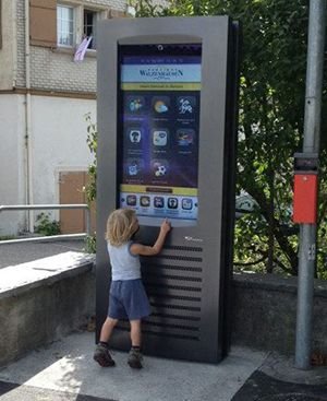 Case_study_-_natural_interaction_attraction_to_smart_city_kiosk_300px.jpg