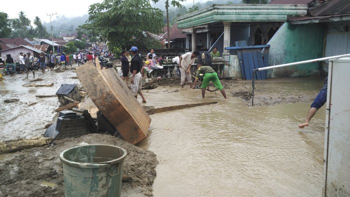 korban-banjir-bandang-desa-kayu-mbelin_20170413_081704.jpg