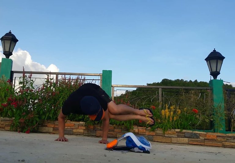 handstand.jpg